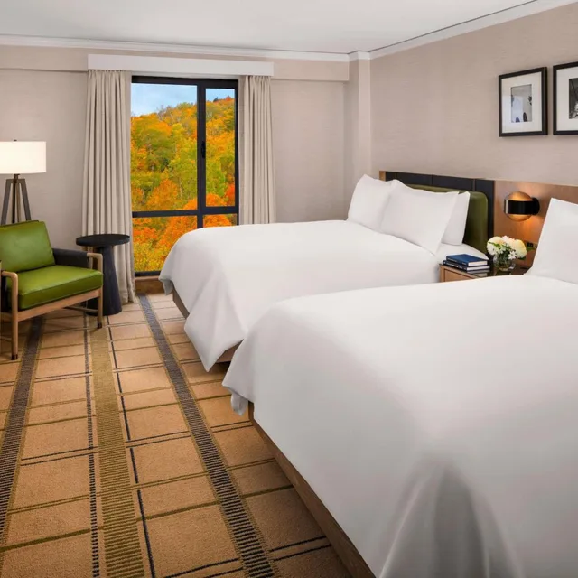 Fairmont, 2 Queen Beds, Accessible، Fairmont Tremblant 1/1