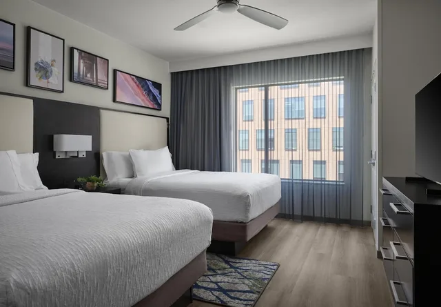 جناح بسرير كينج وسريرين كوين بغرفتي نوم لذوي الإعاقة، Homewood Suites by Hilton San Diego Downtown/Bayside 3/10