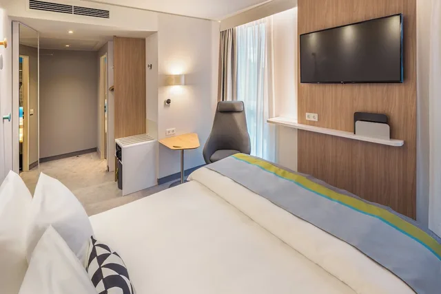 غرفة قياسية بسرير كوين مع أريكة، Holiday Inn Express Erlangen 2/5