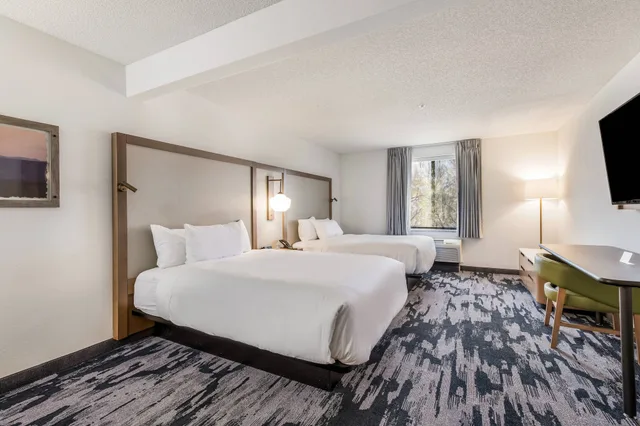 جناح بسريرين كوين مع أريكة، Fairfield Inn Suites Greensboro Coliseum Area 5/6