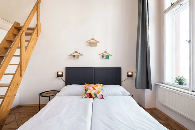 Mezzanine, 2 Bedrooms, Grand, Apartment, 5 Beds, Bunk Bed, 3 Double Beds, Sofa, Kitchen، Hybernska Apartments 7/10