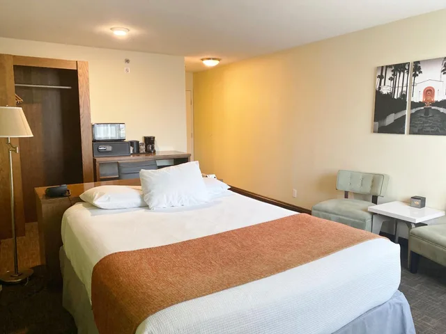 غرفة قياسية بسرير كوين، Redac Gateway Hotel 2/4