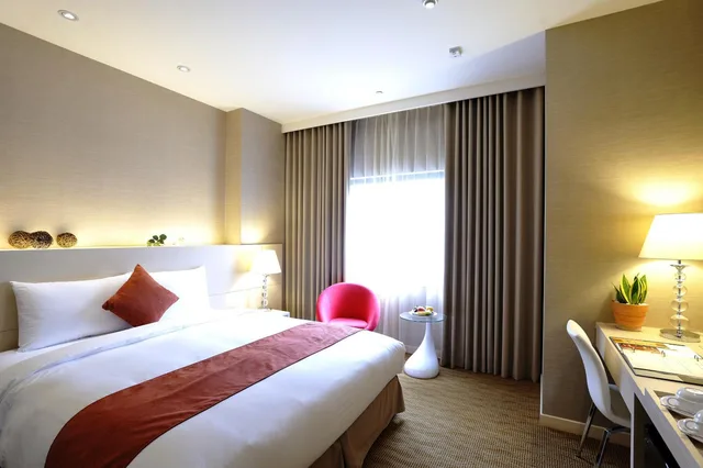 غرفة ديلوكس بسرير مزدوج في طابق منخفض، Hotel Riverview Taipei 1/1