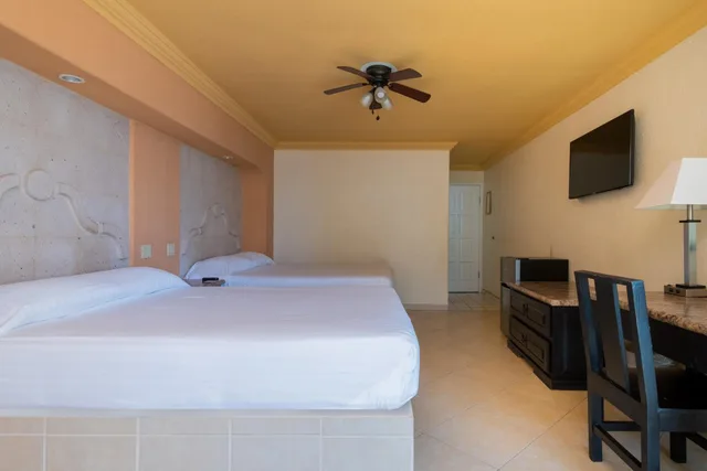 غرفة بسرير مزدوج بشرفة، Playa Bonita Resort 1/7