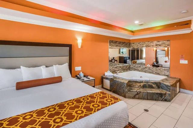 غرفة بسرير كينج، Rodeway Inn and Suites Pasadena 1/8