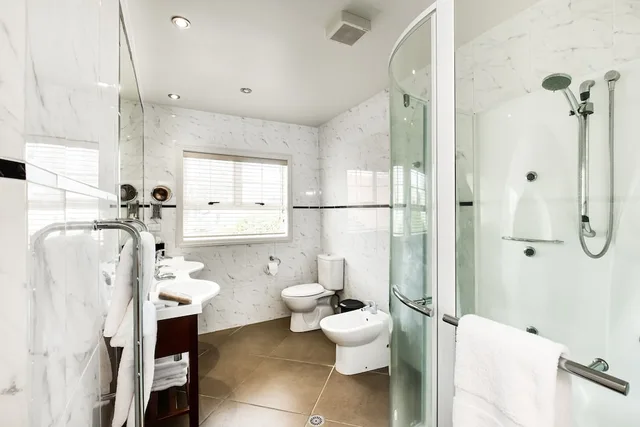 Cottage, Suite, King Bed، On The Point Lake Rotorua 5/7