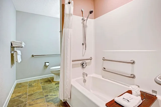 غرفة قياسية بسريرين كوين لذوي الإعاقة، Microtel Inn & Suites by Wyndham Statesville 4/5