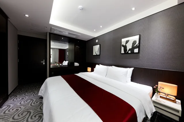 غرفة ديلوكس بسرير مزدوج، Ramada by Wyndham Yongin 2/9