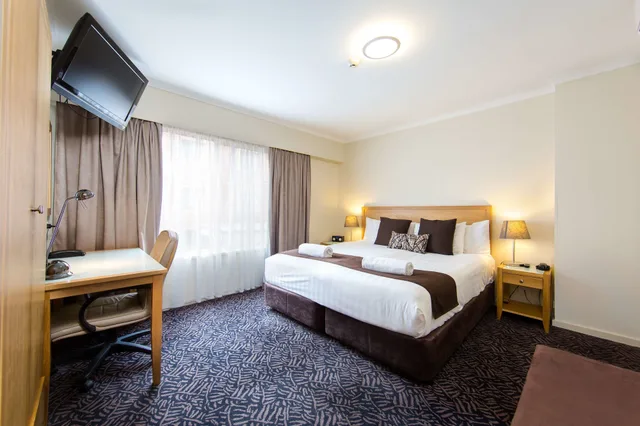 Apartment, Queen Bed, Balcony, Kitchen, Best Western Plus Hovell Tree Inn 2/4