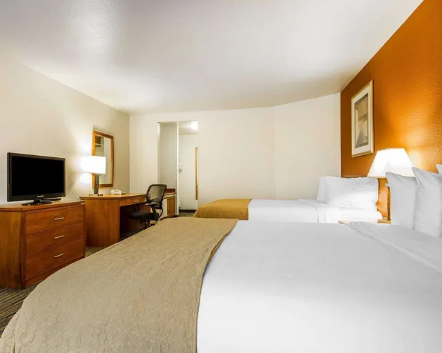 Upgrade, Business, 2 Queen Beds، Quality Inn Petaluma - Sonoma 2/2