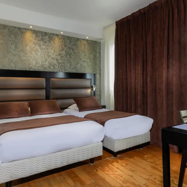 غرفة ثلاثية بشرفة، AMBRE HOTEL 3/9