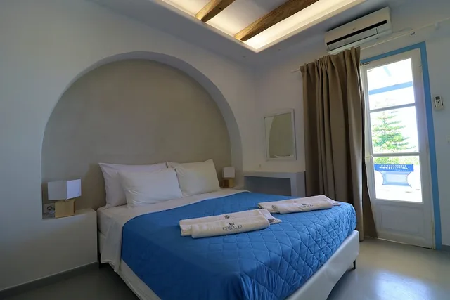 غرفة سوبيريور بسرير كوين بإطلالة على البحر بغرفة نوم واحدة، Coralli Beach Apartments 1/5