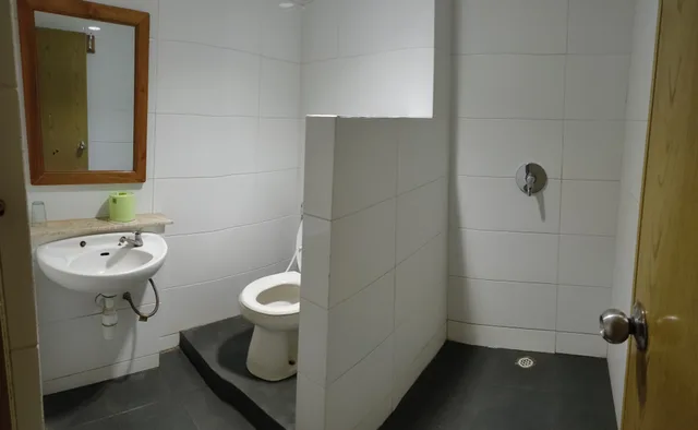 غرفة ديلوكس بسرير مزدوج للمدخنين، Augusta Hotel dan Glamping Palabuhanratu 2/2