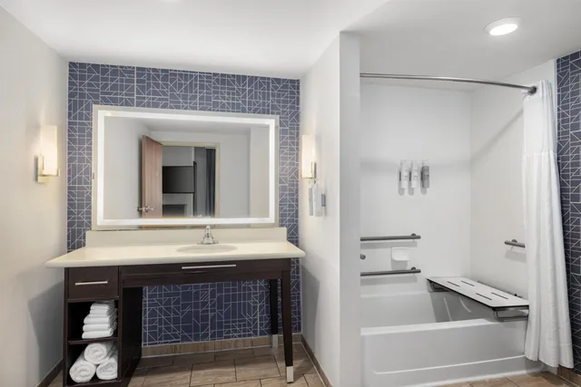 جناح استوديو بسرير كينج مع أريكة لذوي الإعاقة، HOMEWOOD SUITES BY HILTON WEST DES MOINES/SW MALL AREA 4/5