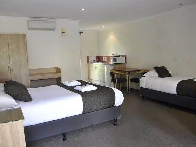 شاليه عائلي بسرير كوين وسريرين منفصلين لذوي الإعاقة، The Hahndorf Old Mill Motel 2/3