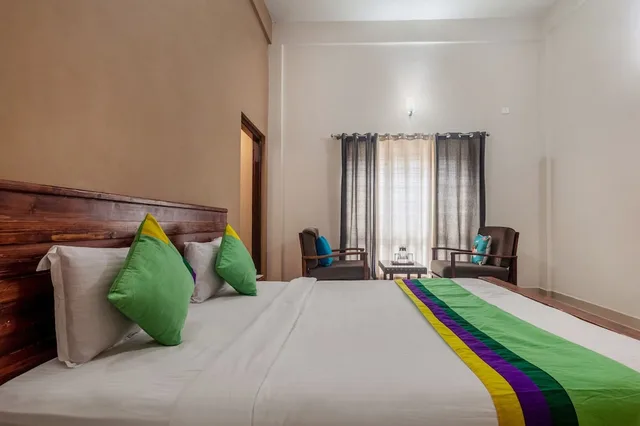 غرفة قياسية بسرير كوين، Treebo Vrindavan Coorg 1/5