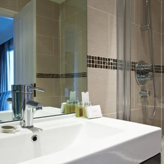 غرفة بسرير مزدوج أو سريرين منفصلين بإطلالة على الحديقة، St Brelades Bay Hotel 8/8