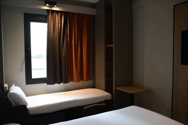 Room, Double Bed, with Child Extra Bed, Sofa، Ibis Valladolid 9/10