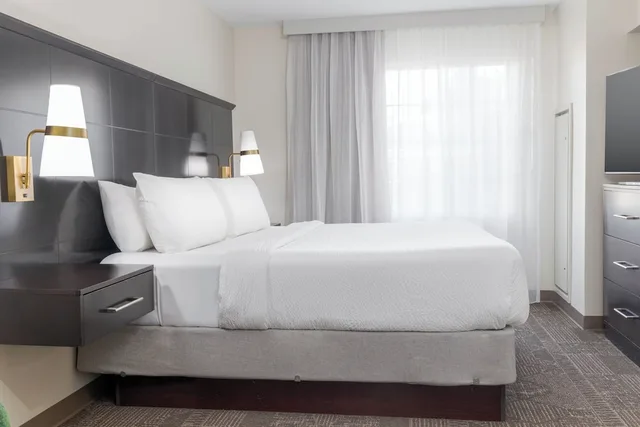 1 Bedroom, Suite, 2 Queen Beds, Sofa, Kitchen, Staybridge Suites Phoenix - Chandler 4/10