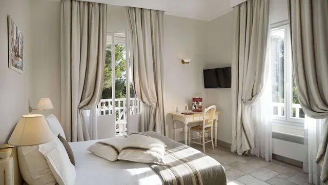 Standard, Queen Bed, Ground Floor, Grand Hotel Des Lecques, BW Signature Collection 3/6