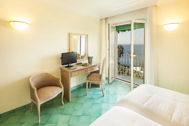 Comfort, Double Bed, Sea View, Continental Mare 8/10
