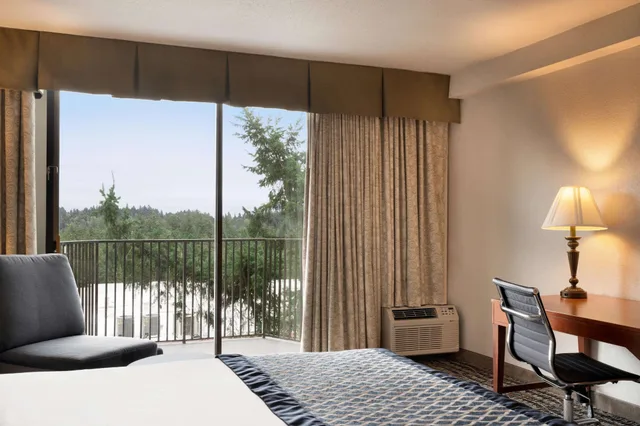 غرفة بسريرين كوين بإطلالة على المدينة لذوي الإعاقة، Baymont by Wyndham Bremerton WA 2/4