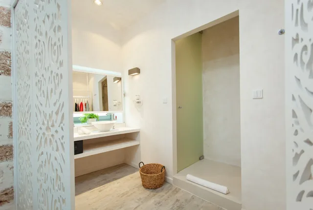 White, Suite, Queen Bed, Sea View, Balcony، Chania Inn 8/9