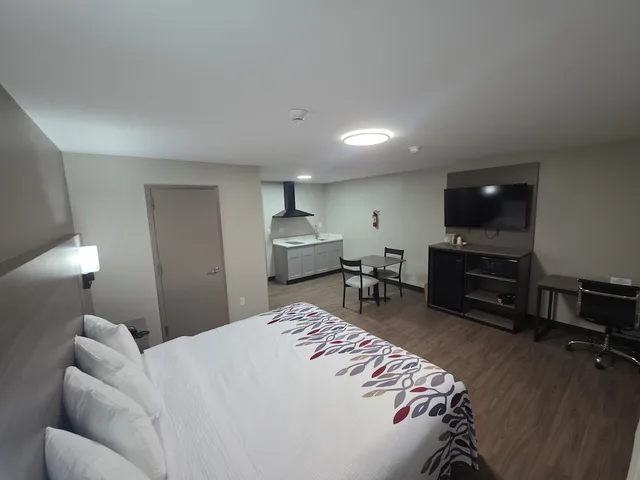 غرفة ديلوكس بسرير كينج بمطبخ، Red Roof Inn Sutton 1/4
