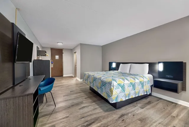 غرفة قياسية بسرير كينج للمدخنين، Motel6 Corbin, KY 1/7