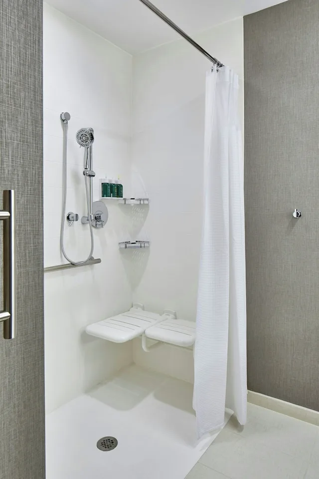 جناح بسريرين كوين مع سرير سحّاب إضافي لذوي الإعاقة، SpringHill Suites by Marriott Charlotte at Carowinds 3/8