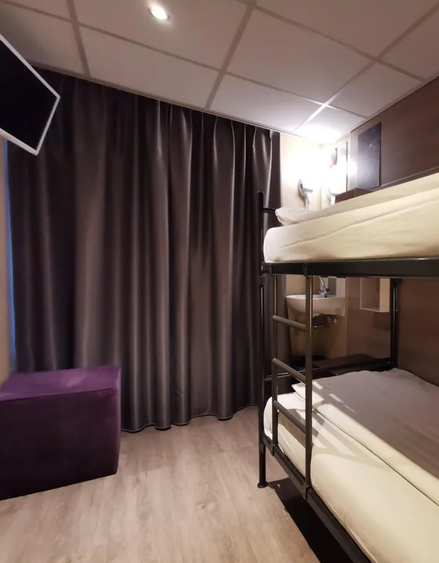 غرفة بسريرين منفصلين بحمام مشترك، Hotel Mevlana 1/3