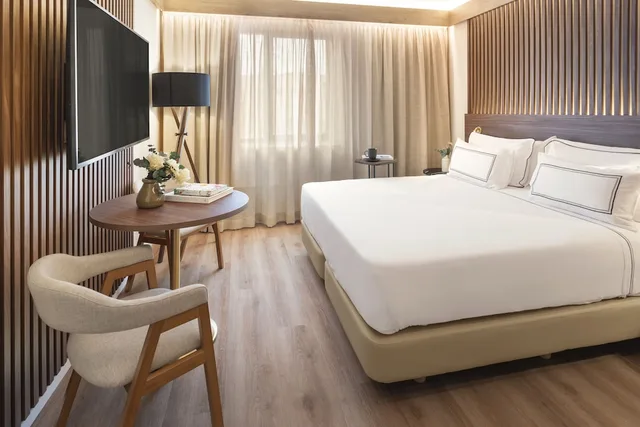 2 Bedrooms, Master, the Level, Suite, 2 King Beds، Melia Granada 1/5