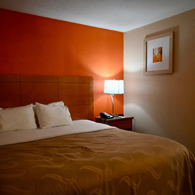 جناح بسرير كينج بغرفة نوم واحدة، Quality Inn & Suites I-35 Near Frost Bank Center San Antonio, TX 4/10