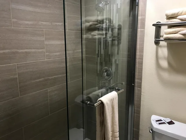غرفة بسرير كينج، Colton Inn 4/4