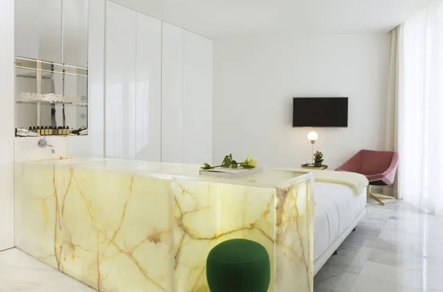 Superior, Queen Bed, Side Sea View, Balcony, Ground Floor, Hotel Aromar 3/3
