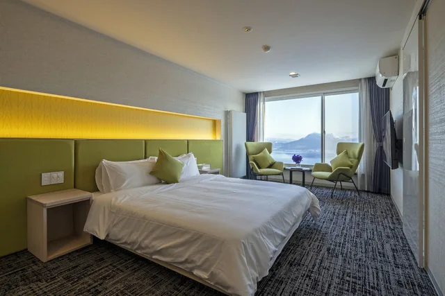 غرفة قياسية بسرير كينج بإطلالة على البحيرة، Hotel Cocoa 2/2