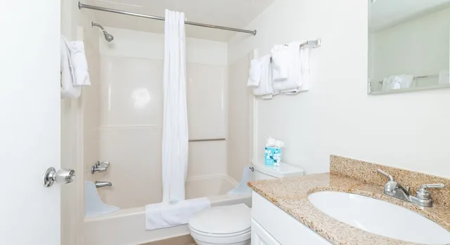 2 Bedrooms, Condo, Premium, 1 King and 1 Single Beds, Bay View, Sofa, Balcony, Bay Club Resort 5/6