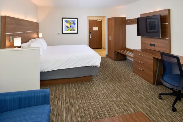 جناح بسرير كينج بمنطقة جلوس، Holiday Inn Express And Suites Ottumwa 4/8