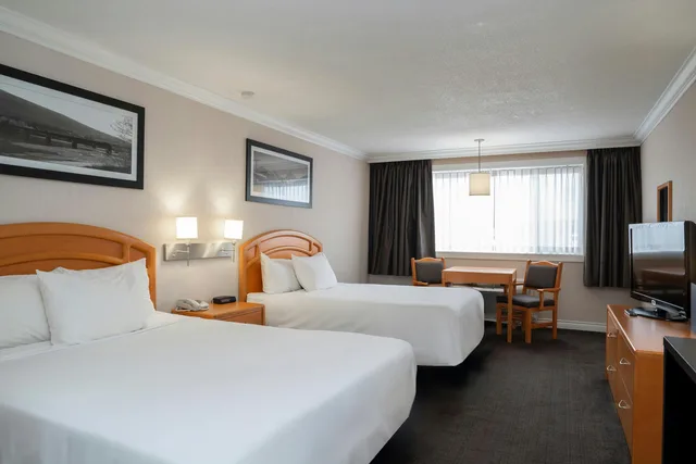 Standard, 2 Queen Beds, Monahee Building، Sandman Hotel Revelstoke 2/4