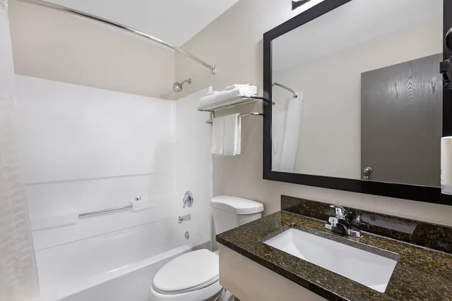 غرفة قياسية بسرير كينج، Quality Inn Meadville, PA 5/5