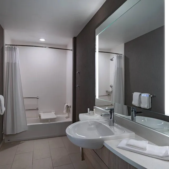 جناح بسريرين كوين مع سرير سحّاب إضافي مع أريكة، Springhill Suites By Marriott Waco 3/5