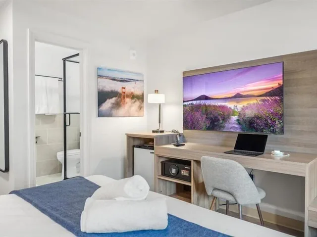 غرفة قياسية بسرير كينج بحمام خاص، Geary Parkway Motel 6/10