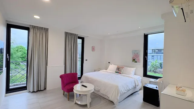 Room, Double Bed, Bathtub, Lafika 1/1