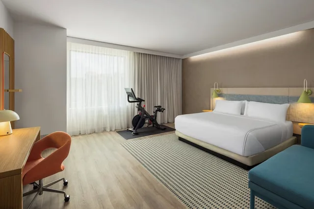 Premium, King Bed, Even Hotel Orlando Universal Blvd By Ihg 3/7