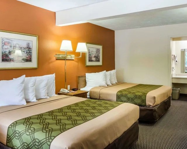 غرفة قياسية بسريرين كوين، Econo Lodge University 1/6