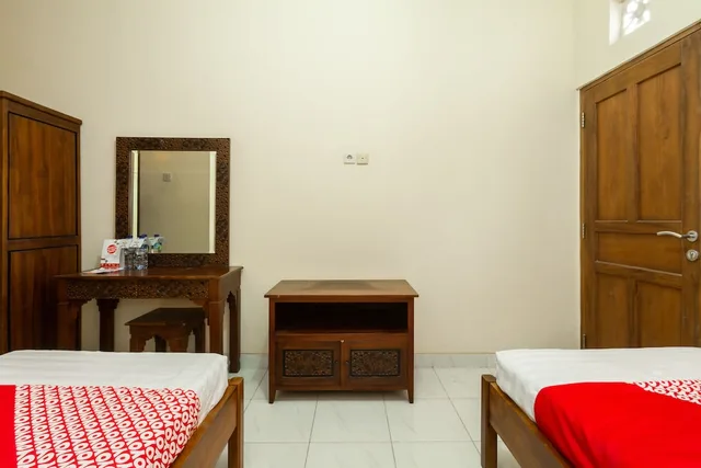 غرفة قياسية بسريرين منفصلين، OYO 1150 Omah Ladrang 6/7
