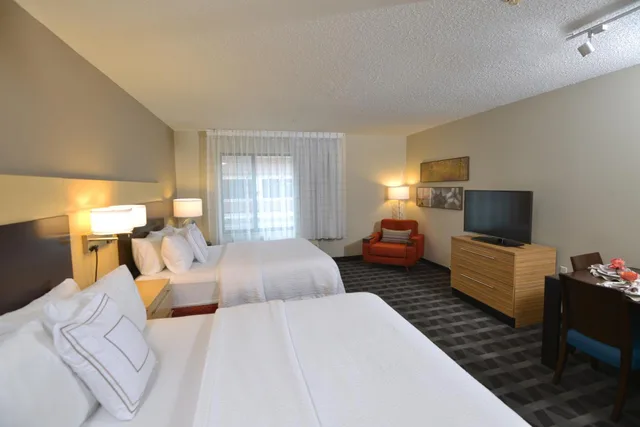 Renovated, Studio, 2 Queen Beds، TownePlace Suites Williamsport 1/4