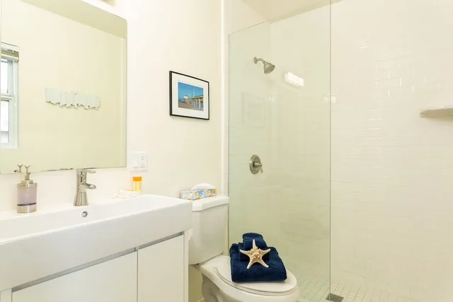 Room, Single, 2 Queen Beds، The Sea View Inn At The Beach 2/2