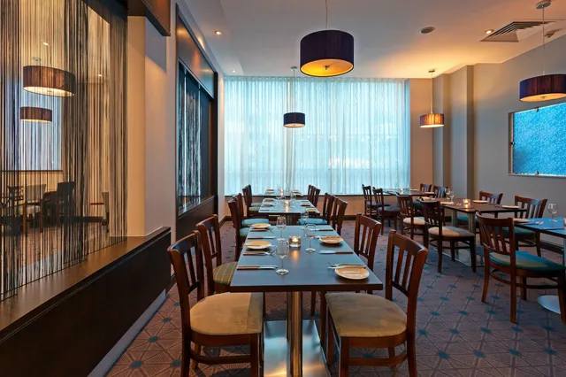 غرفة بسريرين، Leonardo Hotel Plymouth 2/2