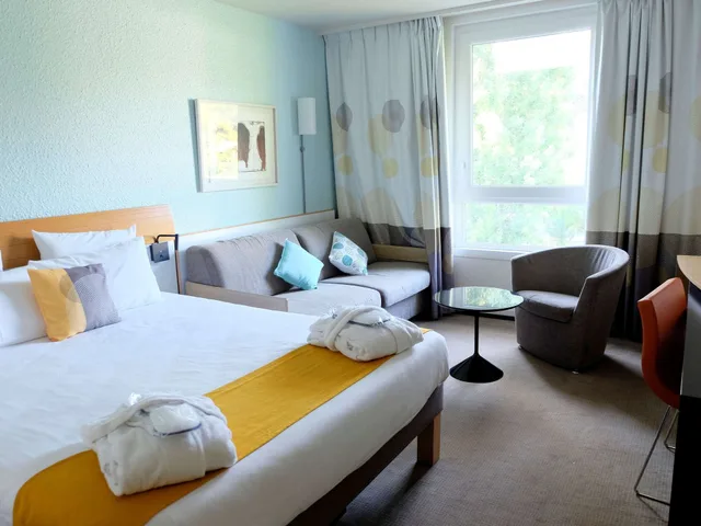 Classic, Double Bed, Sofa, Novotel Marseille Est 3/10